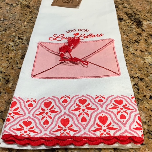 Absolutely gorgeous decorations for Valentine’s Dayhigh quality kitchen towel❤️